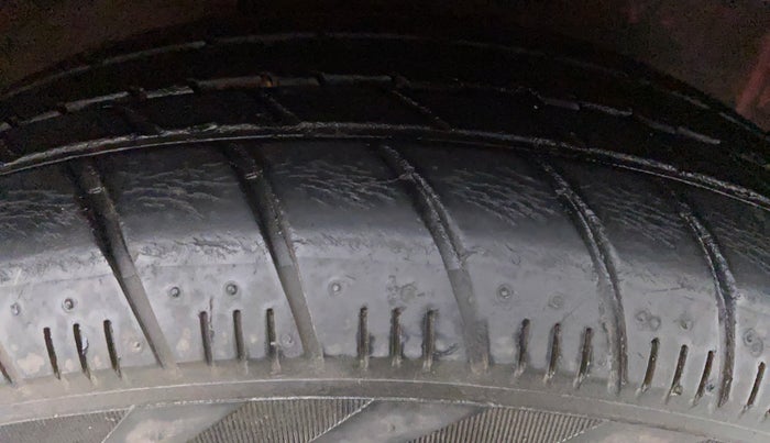 2014 Maruti Celerio VXI CNG D, CNG, Manual, 72,298 km, Right Front Tyre Tread