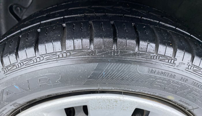 2014 Hyundai Xcent S 1.2, Petrol, Manual, 73,151 km, Left Front Tyre Tread