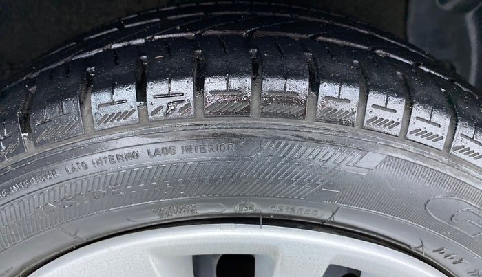 2014 Hyundai Xcent S 1.2, Petrol, Manual, 73,151 km, Right Front Tyre Tread