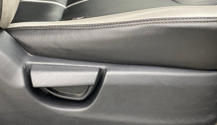 2018 Hyundai NEW SANTRO SPORTZ 1.1, Petrol, Manual, 38,019 km, Driver Side Adjustment Panel