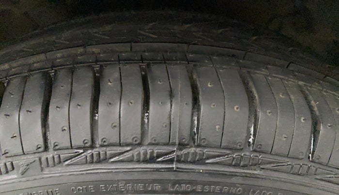 2015 Maruti Celerio VXI CNG, CNG, Manual, 26,187 km, Left Front Tyre Tread