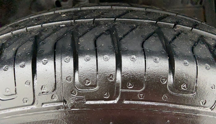 2013 Maruti Swift LXI D, Petrol, Manual, 43,685 km, Right Front Tyre Tread