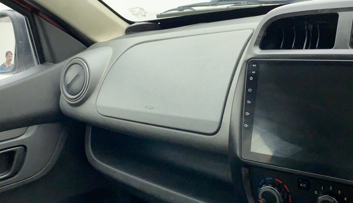 2016 Renault Kwid RXT 1.0, Petrol, Manual, 79,245 km, Dashboard - Glove Box cover damage