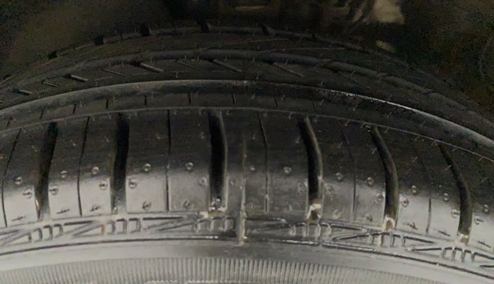2017 Skoda Rapid AMBITION 1.5 TDI, Diesel, Manual, 1,23,383 km, Left Front Tyre Tread