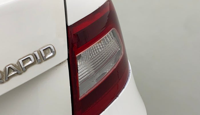 2017 Skoda Rapid AMBITION 1.5 TDI, Diesel, Manual, 1,23,383 km, Right tail light - Reverse gear light not functional