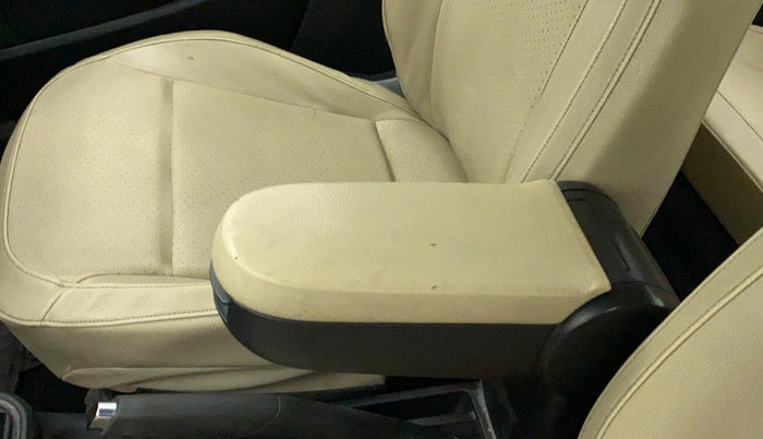 2017 Skoda Rapid AMBITION 1.5 TDI, Diesel, Manual, 1,23,383 km, Driver seat - Armrest has miinor damage