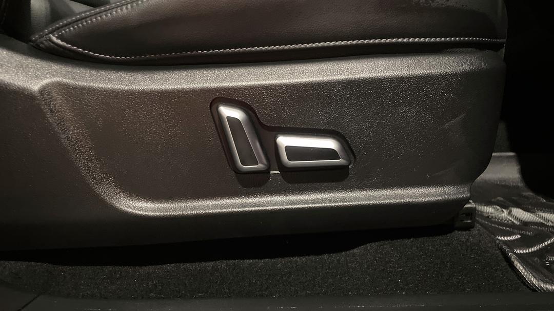 2024 GWM Ute Cannon-l (4x4), Automatic, 19920 km, Drivers Side Adjustment Panel