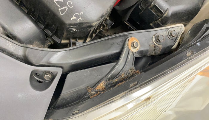 2011 Hyundai i20 MAGNA (O) 1.2, Petrol, Manual, 89,507 km, Left headlight - Clamp has minor damage