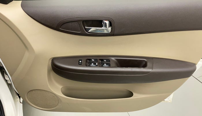 2011 Hyundai i20 MAGNA (O) 1.2, Petrol, Manual, 89,507 km, Driver Side Door Panels Control