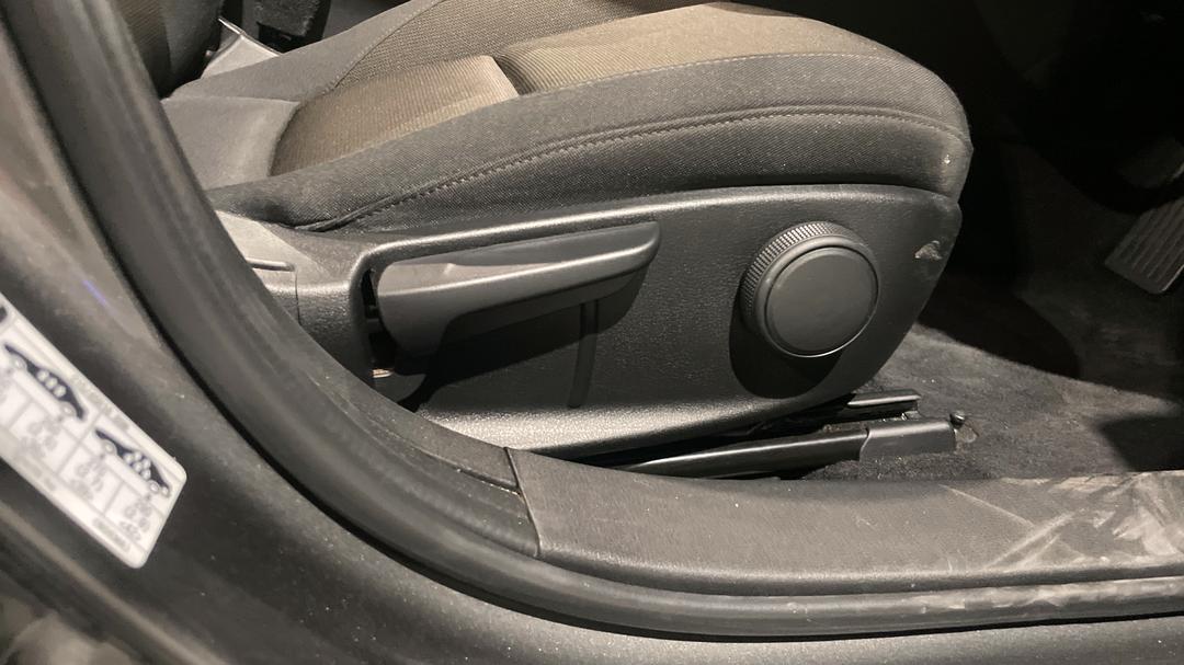 2024 Mazda 3 G20 Evolve, Automatic, 41803 km, Drivers Side Adjustment Panel