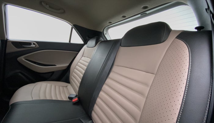 2016 Hyundai Elite i20 SPORTZ 1.2, Petrol, Manual, 38,999 km, Right Side Rear Door Cabin