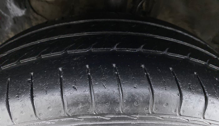 2014 Hyundai Elite i20 SPORTZ 1.2, Petrol, Manual, 33,298 km, Left Front Tyre Tread