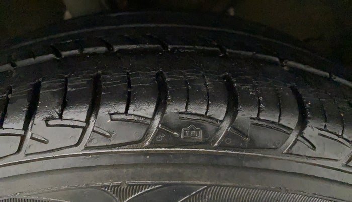 2018 Maruti Baleno DELTA PETROL 1.2, Petrol, Manual, 33,756 km, Left Front Tyre Tread
