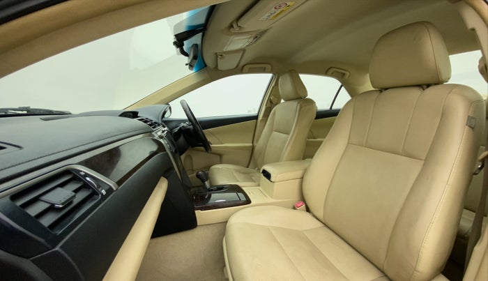 2015 Toyota Camry 2.5 AT, Petrol, Automatic, 66,402 km, Right Side Front Door Cabin