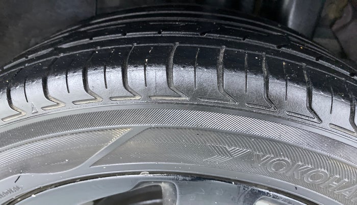 2015 Hyundai Elite i20 ASTA 1.2, Petrol, Manual, 1,06,320 km, Right Rear Tyre Tread