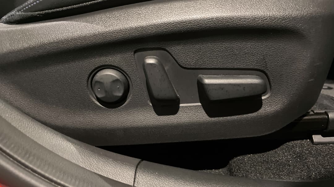 2022 Hyundai Kona Highlander Elec Ttr Ext Range, Automatic, 48712 km, Drivers Side Adjustment Panel