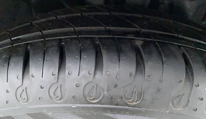 2021 Datsun Redi Go T (O), Petrol, Manual, 144 km, Right Front Tyre Tread
