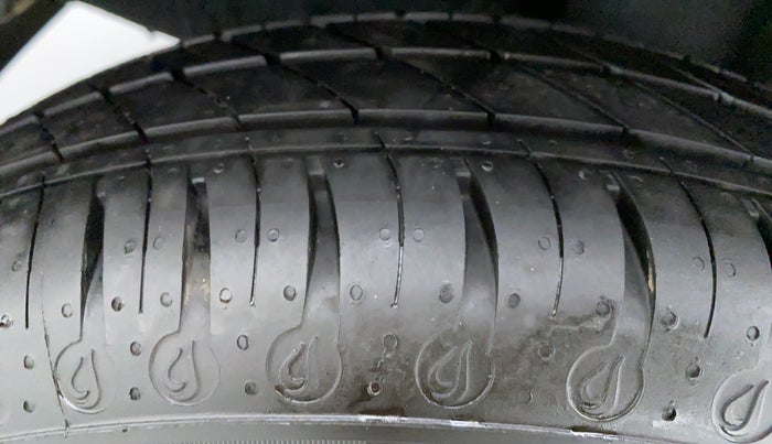 2021 Datsun Redi Go T (O), Petrol, Manual, 144 km, Right Rear Tyre Tread