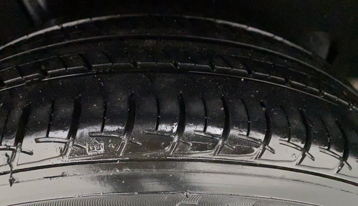 2017 Maruti Baleno ZETA 1.2 K12, Petrol, Manual, 42,479 km, Right Rear Tyre Tread