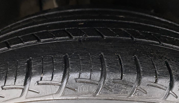 2016 Maruti Baleno DELTA 1.2 K12, Petrol, Manual, 44,652 km, Right Rear Tyre Tread