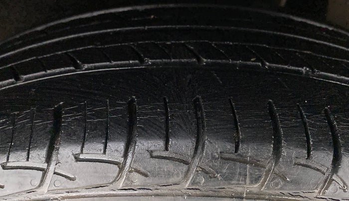 2016 Maruti Baleno DELTA 1.2 K12, Petrol, Manual, 44,652 km, Left Rear Tyre Tread