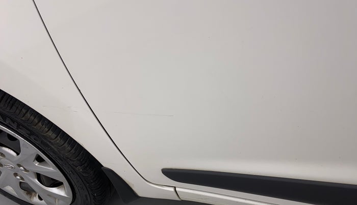 2015 Hyundai Grand i10 SPORTZ 1.2 KAPPA VTVT, Petrol, Manual, 77,187 km, Front passenger door - Upto 4 inch Scratches + Count of scratches 3-5 ( Metal not Visible)