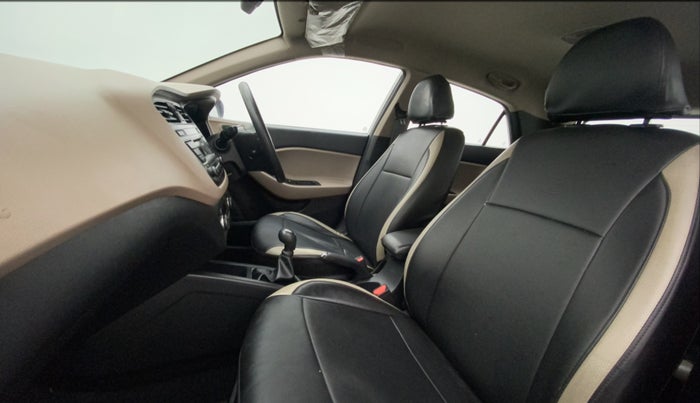 2016 Hyundai Elite i20 SPORTZ 1.2, Petrol, Manual, 29,872 km, Right Side Front Door Cabin
