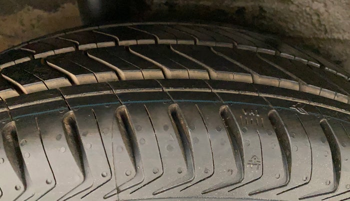 2014 Maruti Celerio VXI AMT, Petrol, Automatic, 1,03,452 km, Right Rear Tyre Tread