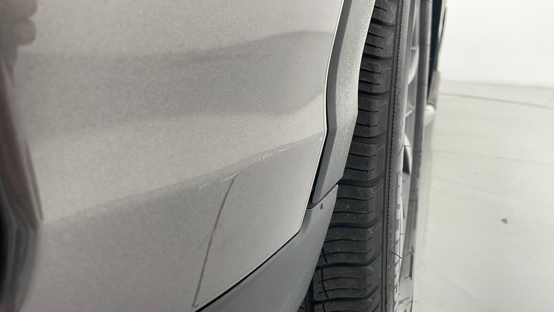 Bumper Front Scratch