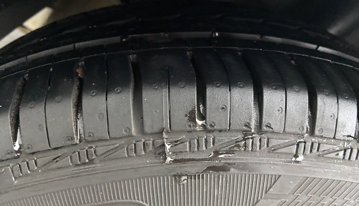 2018 Hyundai Xcent E PLUS, CNG, Manual, 46,244 km, Right Rear Tyre Tread