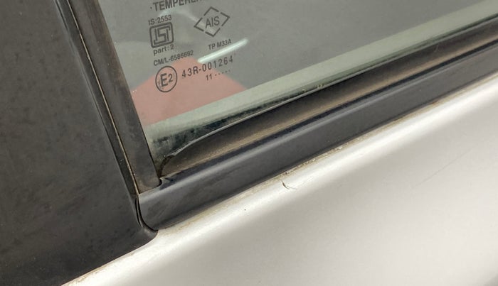 2011 Toyota Etios Liva VX, Petrol, Manual, 40,697 km, Driver-side door - Weather strip has minor damage