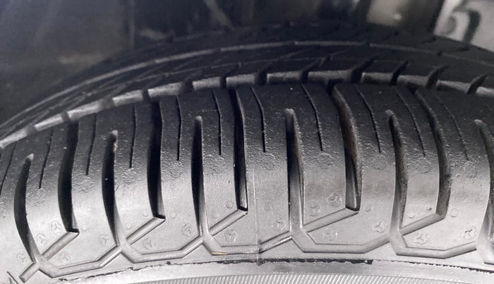 2018 Datsun Redi Go S, Petrol, Manual, 78,053 km, Right Front Tyre Tread