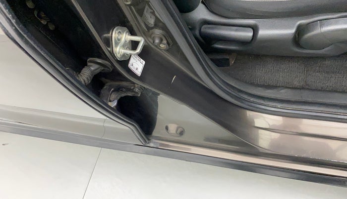 2018 Honda WR-V 1.5L I-DTEC VX MT, Diesel, Manual, 75,097 km, Right B pillar - Minor scratches