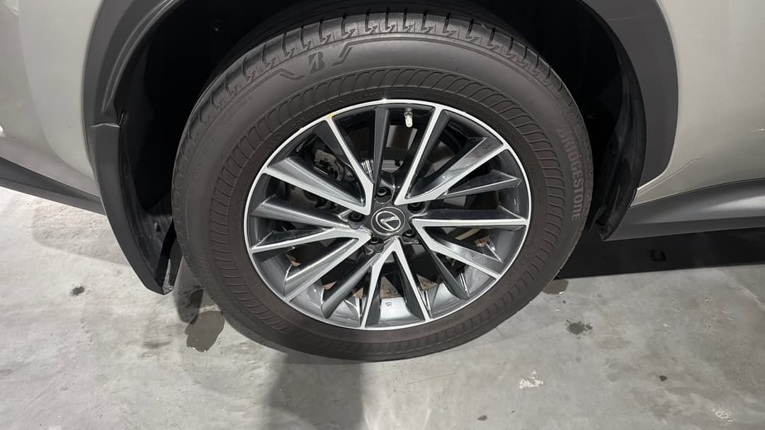 2023 Lexus Nx250 2WD, Automatic, 31807 km, Right Rear Wheel