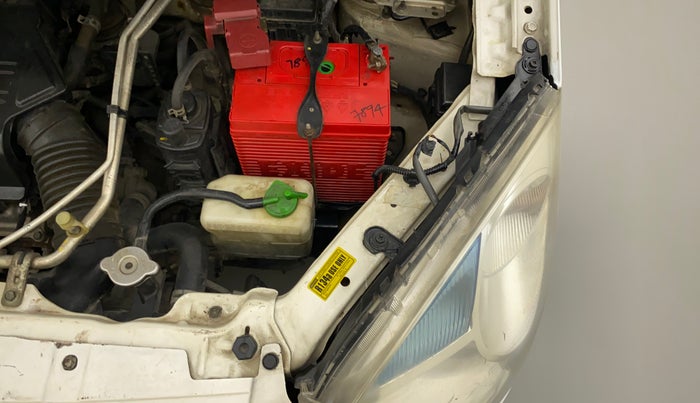 2016 Maruti Wagon R 1.0 VXI AMT, Petrol, Automatic, 91,825 km, Left headlight - Clamp has minor damage