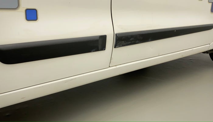 2016 Maruti Wagon R 1.0 VXI AMT, Petrol, Automatic, 91,825 km, Right running board - Minor scratches