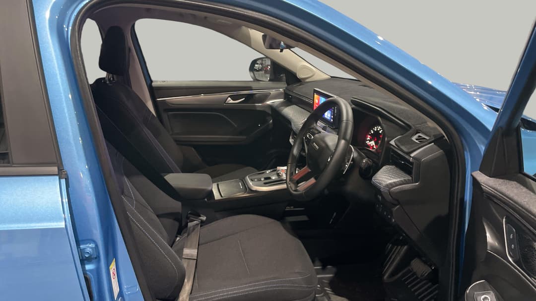 2025 GWM Haval Jolion Premium, Automatic, 5229 km, Right Side Front Door Cabin View