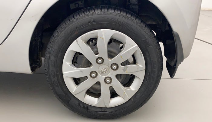 2017 Hyundai Eon MAGNA +, Petrol, Manual, 17,964 km, Left Rear Wheel