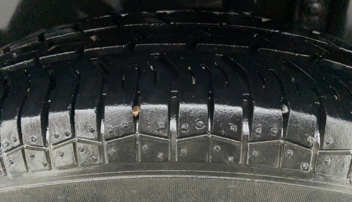 2014 Maruti Swift VDI ABS, Diesel, Manual, 36,011 km, Left Rear Tyre Tread