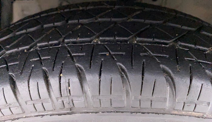 2013 Maruti Swift VXI D, Petrol, Manual, 89,474 km, Left Front Tyre Tread