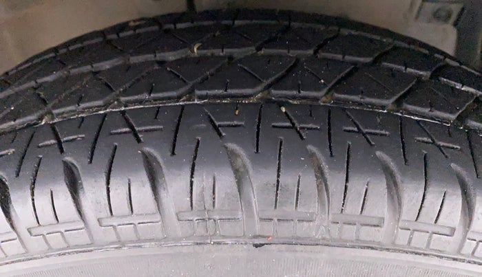 2013 Maruti Swift VXI D, Petrol, Manual, 89,474 km, Right Front Tyre Tread