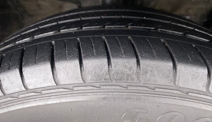 2019 KIA SELTOS HTX 1.5 DIESEL, Diesel, Manual, 24,971 km, Right Front Tyre Tread