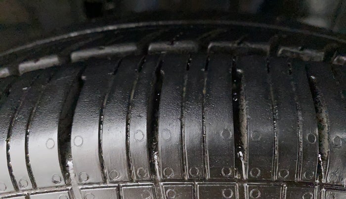 2019 Renault TRIBER RXL MT, CNG, Manual, 65,561 km, Right Front Tyre Tread