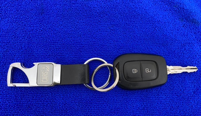 2019 Renault TRIBER RXL MT, CNG, Manual, 65,561 km, Key Close Up