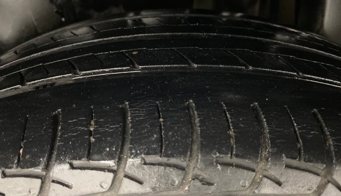 2017 Maruti Ciaz ZETA 1.3 DDIS SHVS, Diesel, Manual, 72,801 km, Left Rear Tyre Tread