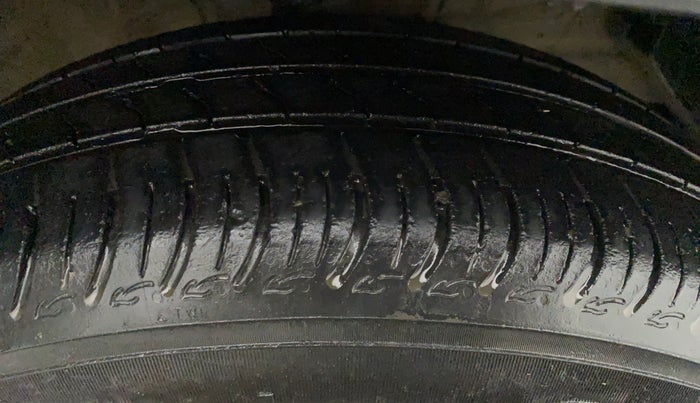 2020 Maruti S PRESSO VXI CNG, CNG, Manual, 44,144 km, Right Front Tyre Tread
