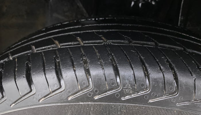 2017 Datsun Redi Go T (O), Petrol, Manual, 1,00,064 km, Right Front Tyre Tread