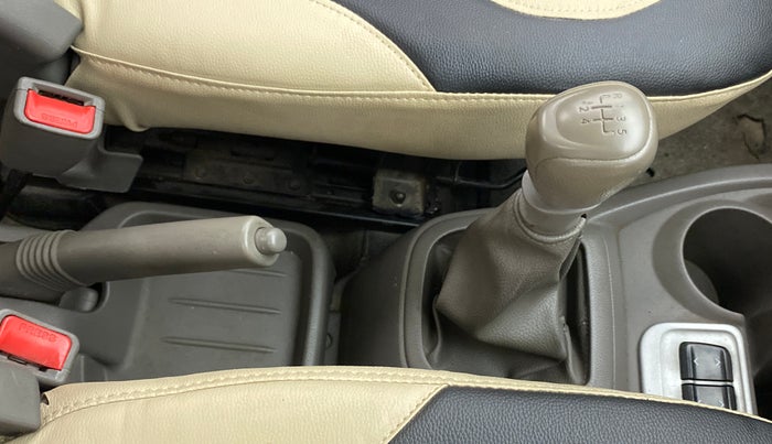 2017 Datsun Redi Go T (O), Petrol, Manual, 1,00,064 km, Gear Lever