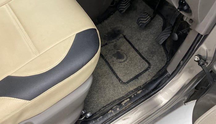 2017 Datsun Redi Go T (O), Petrol, Manual, 1,00,064 km, Flooring - Carpet is minor damage