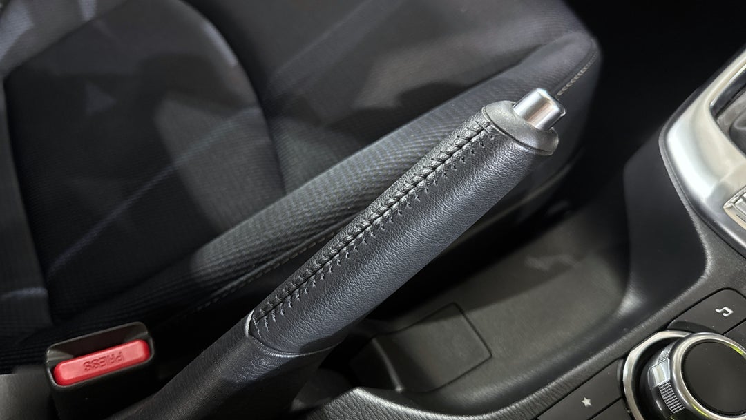 2022 Mazda Mazda2 G15 Evolve, Automatic, 32912 km, Handbrake